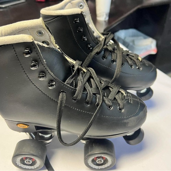 Sure grip Sleek Black Roller Skates - Picture 1 of 4